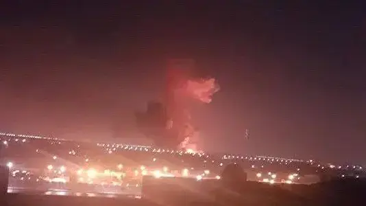 פיצוץ שנראה בשמי קהיר באזור שדה התעופה בעיר, 12 ביולי 2018 פיצוץ שנראה בשמי קהיר באזור שדה התעופה בעיר, 12 ביולי 2018