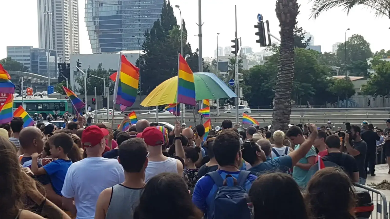 יום מחאה נגד חוק הפונדקאות יום מחאה נגד חוק הפונדקאות