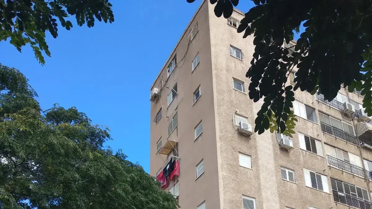 ילדה בת חמש נפלה מבניין רב קומות בנתניה ונהרגה ילדה בת חמש נפלה מבניין רב קומות בנתניה ונהרגה