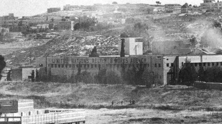 הקרב על בית הספר לשוטרים מבט משיכוני שכונת שמואל הנביא, ברקע בנייני שכונת שיח' ג'ראח
הקרב על בית הספר לשוטרים מבט משיכוני שכונת שמואל הנביא, ברקע בנייני שכונת שיח' ג'ראח