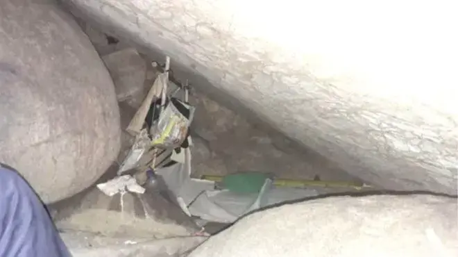 מערה באי סולאווסי, אינדונזיה, שבה הוחזקה נערה במשך 15 שנה, אוגוסט 2018 מערה באי סולאווסי, אינדונזיה, שבה הוחזקה נערה במשך 15 שנה, אוגוסט 2018