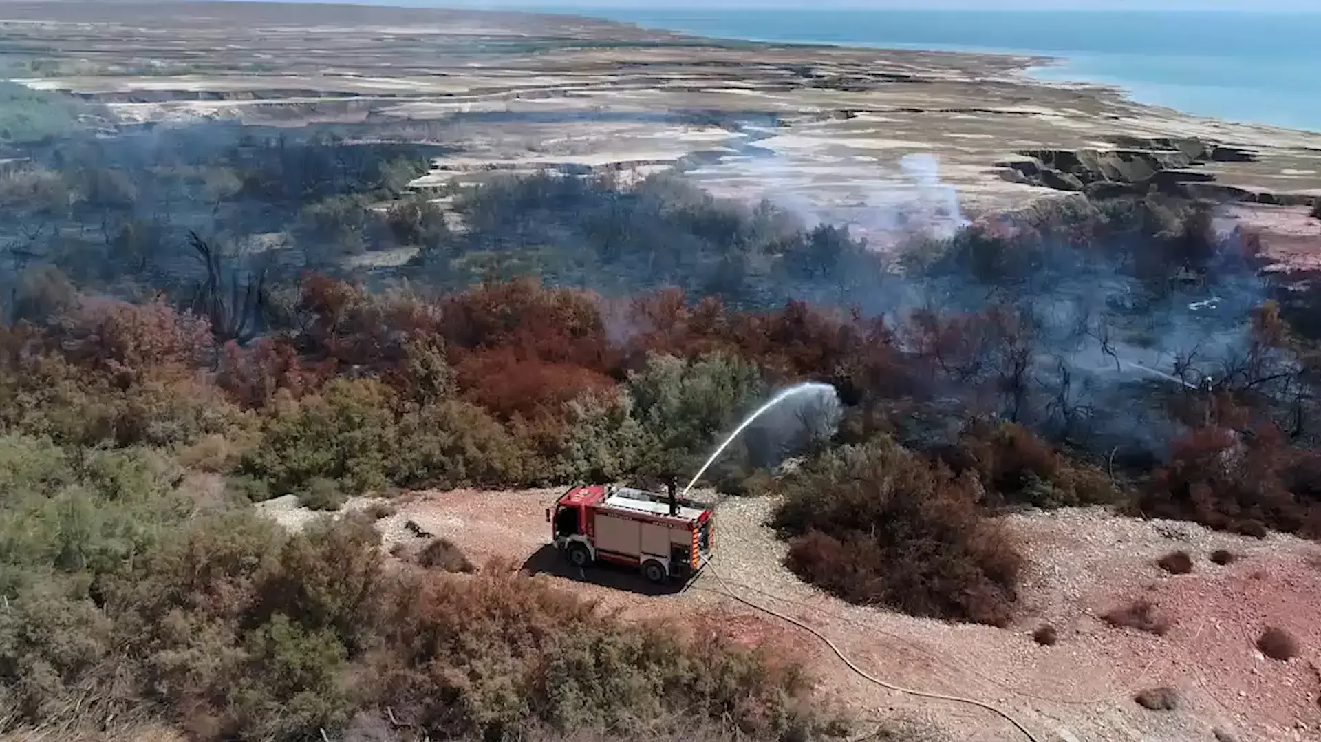 מאות דונם נשרפו בשמורת עינות צוקים שליד ים המלח מאות דונם נשרפו בשמורת עינות צוקים שליד ים המלח