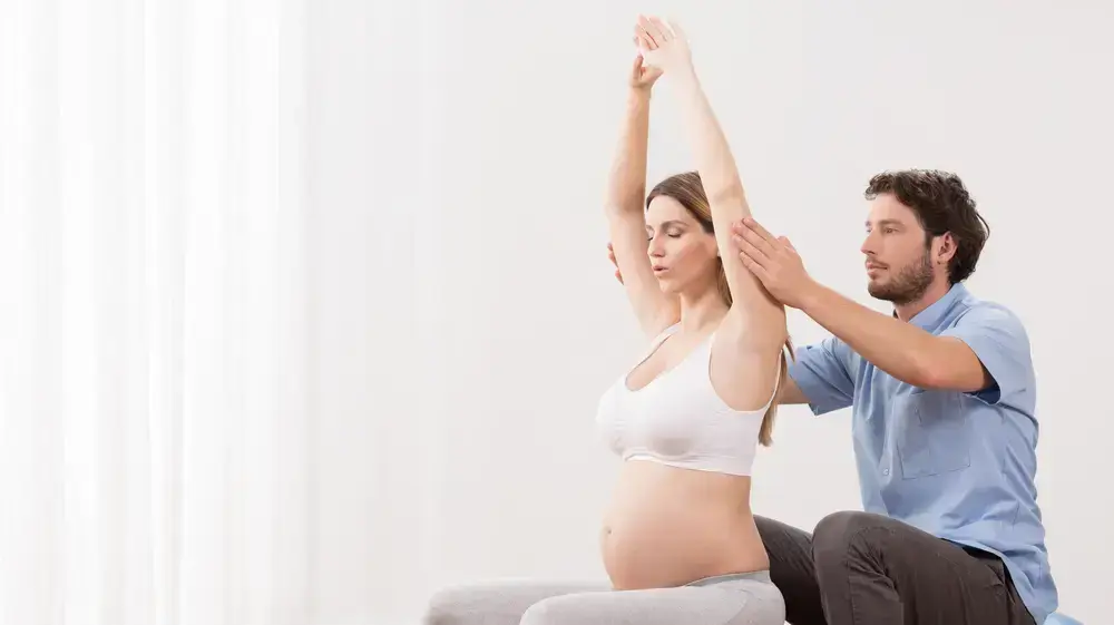 חשוב להגיע לקורס ההכנה יחד עם המלווה העיקרי שיהיה בלידה. זוג בקורס הכנה ללידה חשוב להגיע לקורס ההכנה יחד עם המלווה העיקרי שיהיה בלידה. זוג בקורס הכנה ללידה
