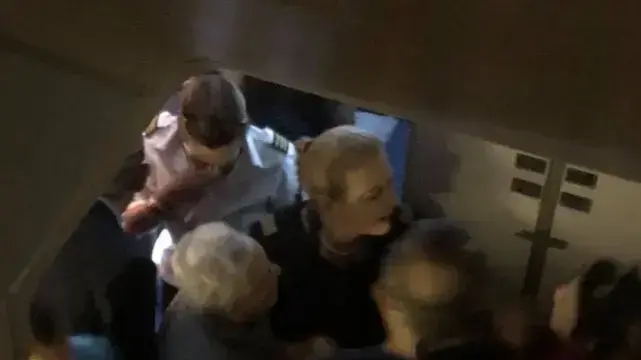 נוסעים בטיסת אל על שהתפרעו 16 בנובמבר 2018 נוסעים בטיסת אל על שהתפרעו 16 בנובמבר 2018