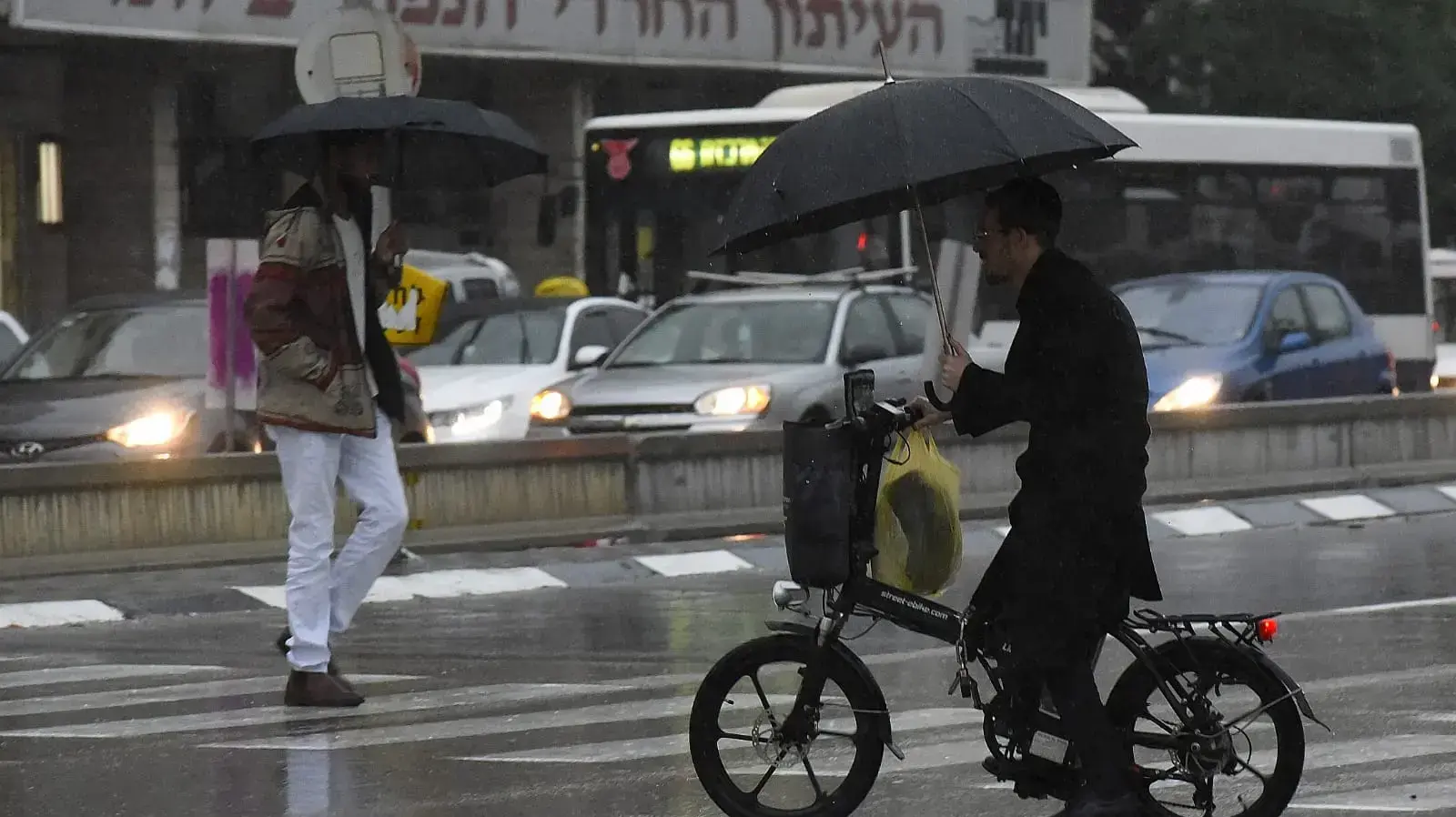 גשם בשמי בני ברק 6 בדצמבר 2018 גשם בשמי בני ברק 6 בדצמבר 2018