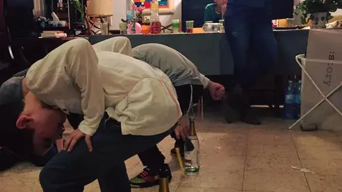 עד לא מזמן לא רק שלא חגגו לילדים יום הולדת, גם השתדלו לא להקשר אליהם יותר מדי. ילדים משחילים נר לבקבוק עד לא מזמן לא רק שלא חגגו לילדים יום הולדת, גם השתדלו לא להקשר אליהם יותר מדי. ילדים משחילים נר לבקבוק