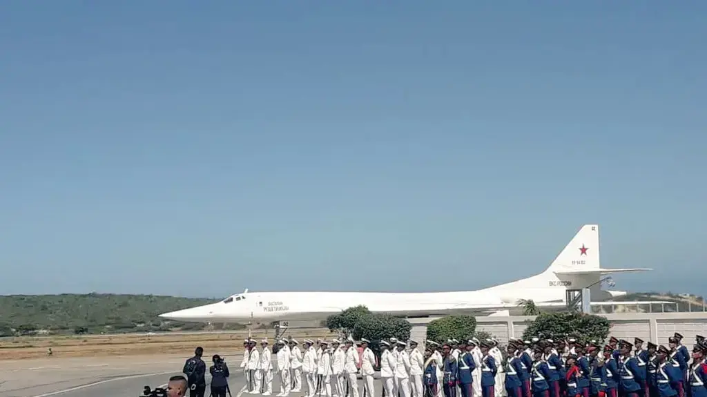 מפציץ של חיל האוויר של רוסיה בנמל תעופה הסמוך לקראקס, ונצואלה, 10 בדצמבר 2018 מפציץ של חיל האוויר של רוסיה בנמל תעופה הסמוך לקראקס, ונצואלה, 10 בדצמבר 2018