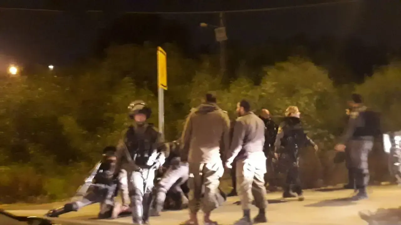 חיילי נצח יהודה התעמתו עם שוטרי מג"ב לאחר שניסו לשחרר עצורים ב-16 בדצמבר 2018 חיילי נצח יהודה התעמתו עם שוטרי מג"ב לאחר שניסו לשחרר עצורים ב-16 בדצמבר 2018