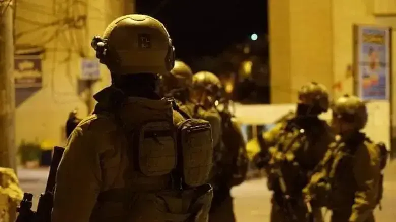 כוחות צה"ל בטול כרם מול ביתו של המחבל מברקן כוחות צה"ל בטול כרם מול ביתו של המחבל מברקן