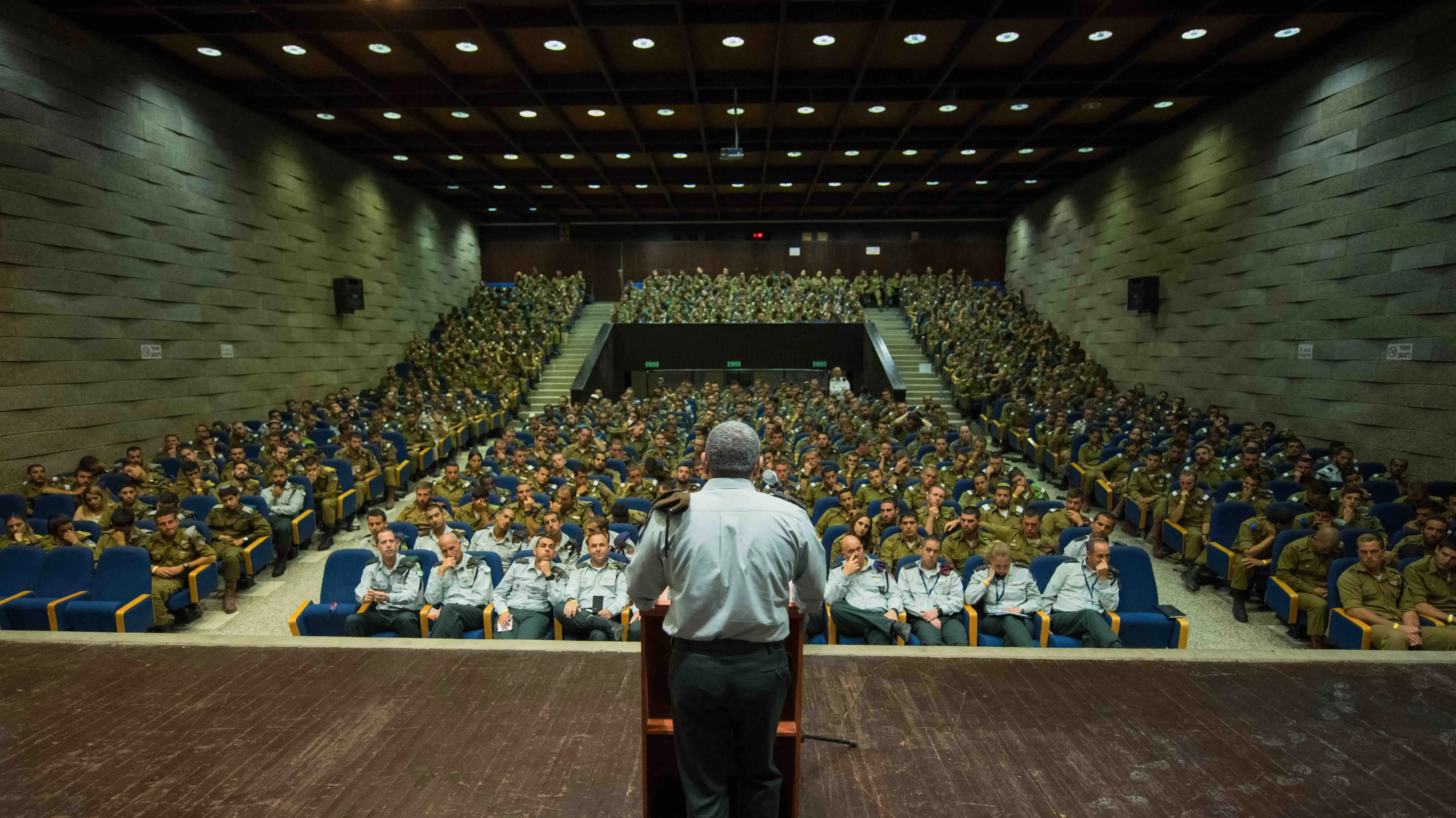 הרמטכ"ל בשיחה עם צוערים בבה"ד 1

