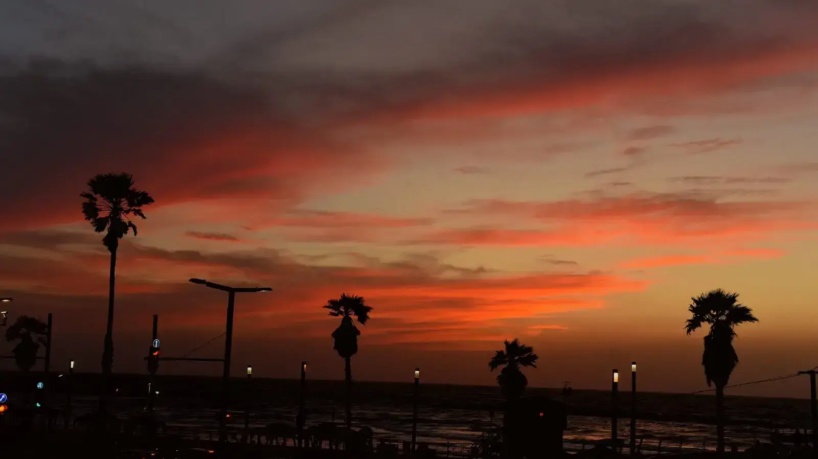 שקיעה בשמי תל אביב 26 בפברואר 2019 שקיעה בשמי תל אביב 26 בפברואר 2019