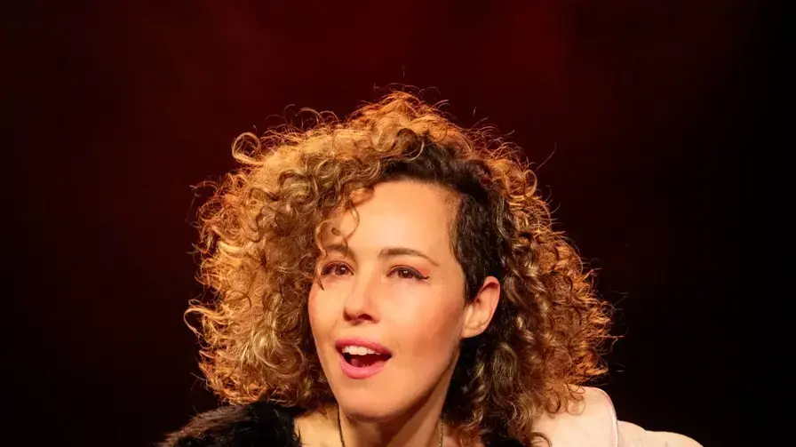 מתוך ההצגה TALKING TO ME מתוך ההצגה TALKING TO ME