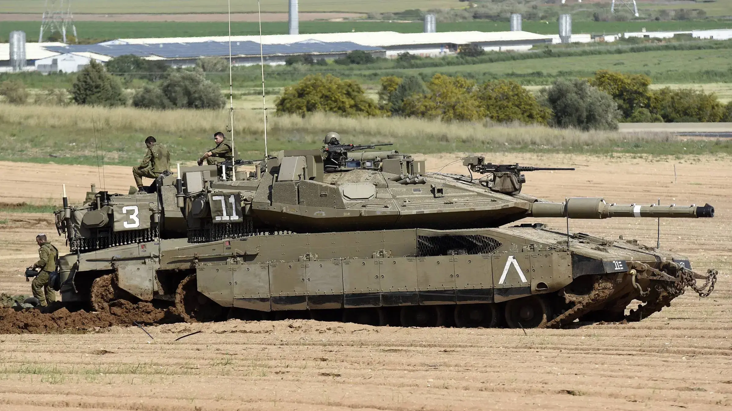 טנקים בגבול עזה (צילום: ראובן קסטרו) טנקים בגבול עזה (צילום: ראובן קסטרו)