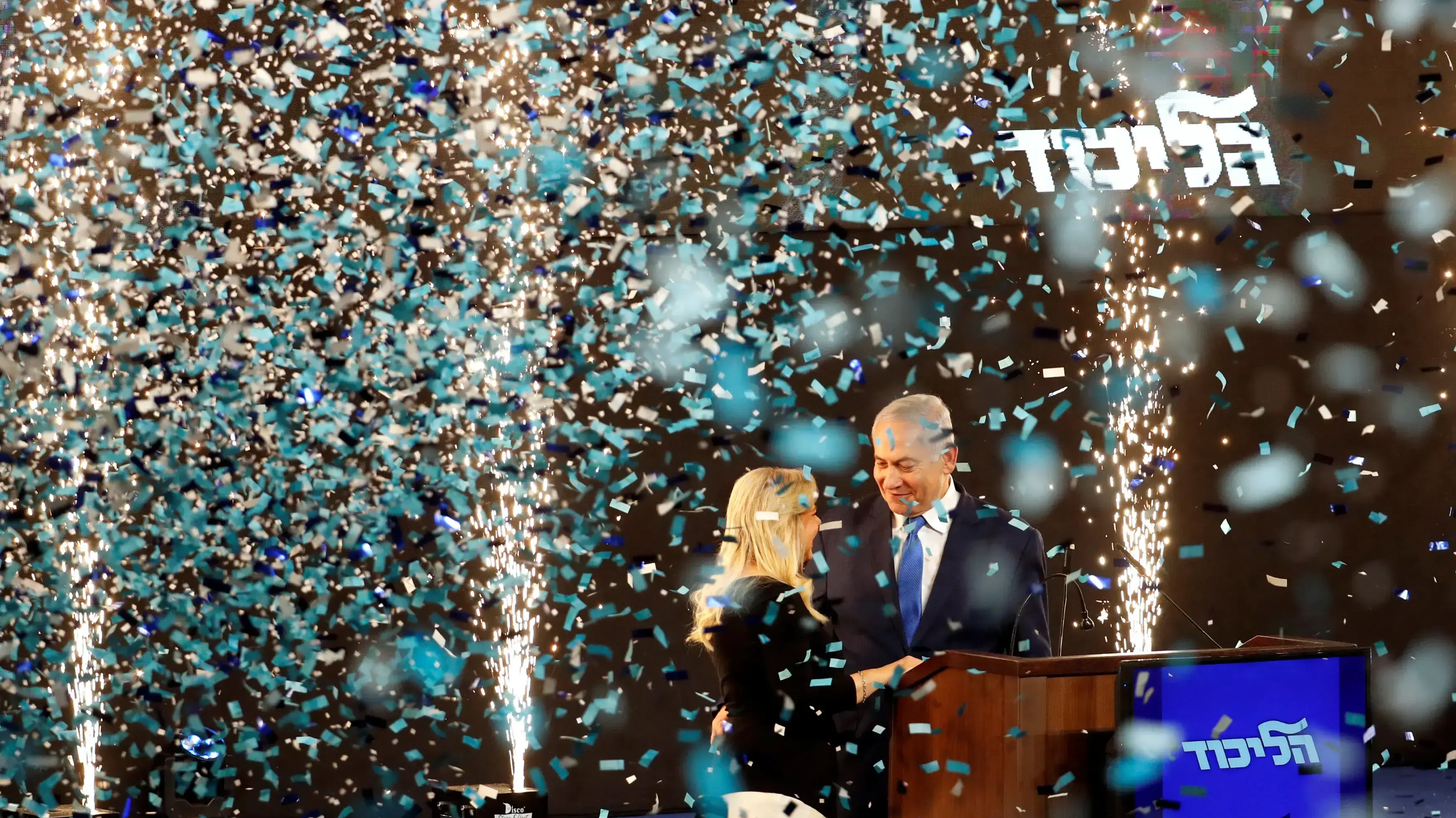 ראש הממשלה בנימין נתניהו ורעייתו שרה חוגגים במטה הליכוד, 9 באפריל 2019 ראש הממשלה בנימין נתניהו ורעייתו שרה חוגגים במטה הליכוד, 9 באפריל 2019