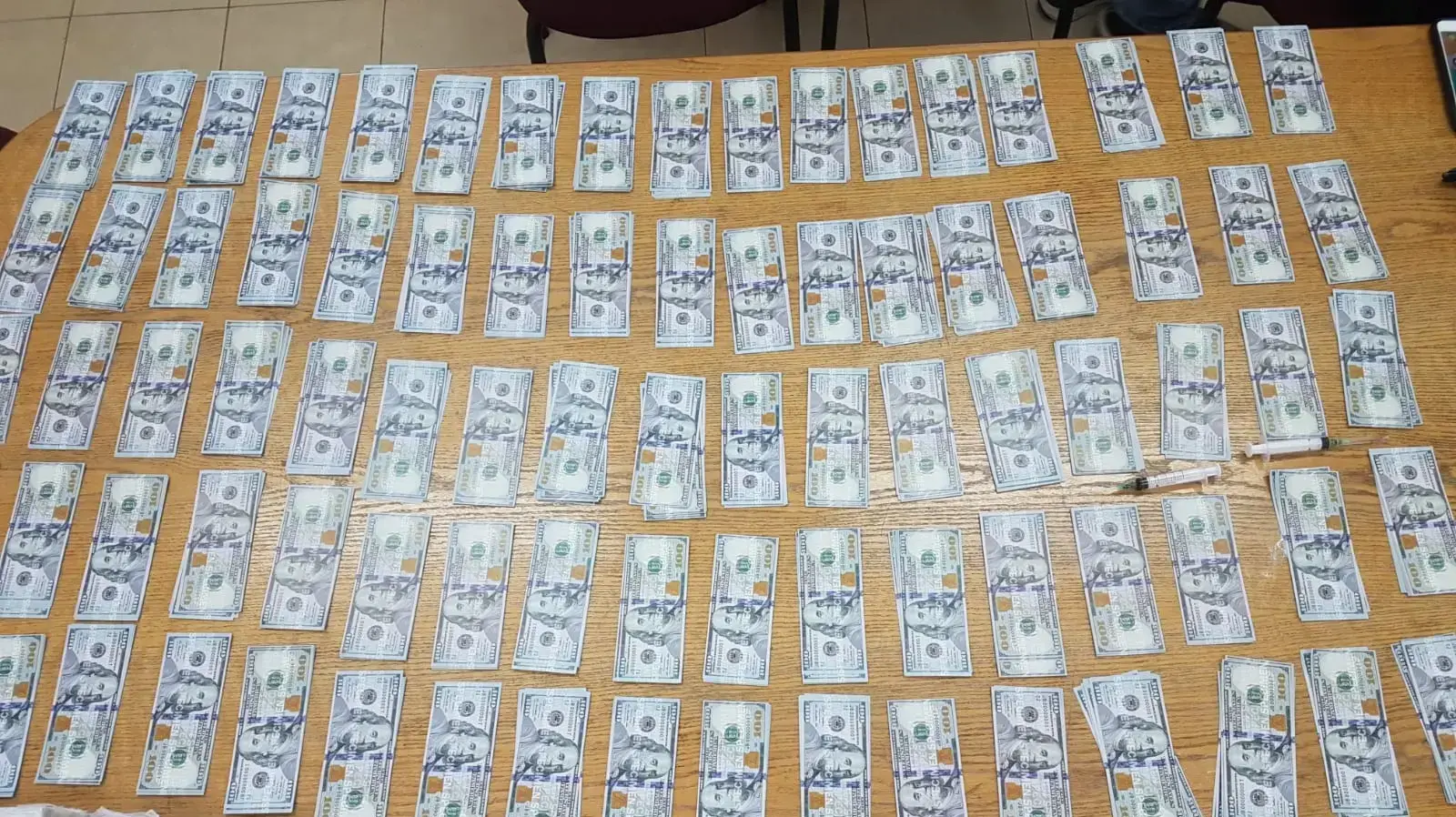 מליון וחצי דולרים החשודים כמזוייפים של ראפר מקונגו מליון וחצי דולרים החשודים כמזוייפים של ראפר מקונגו