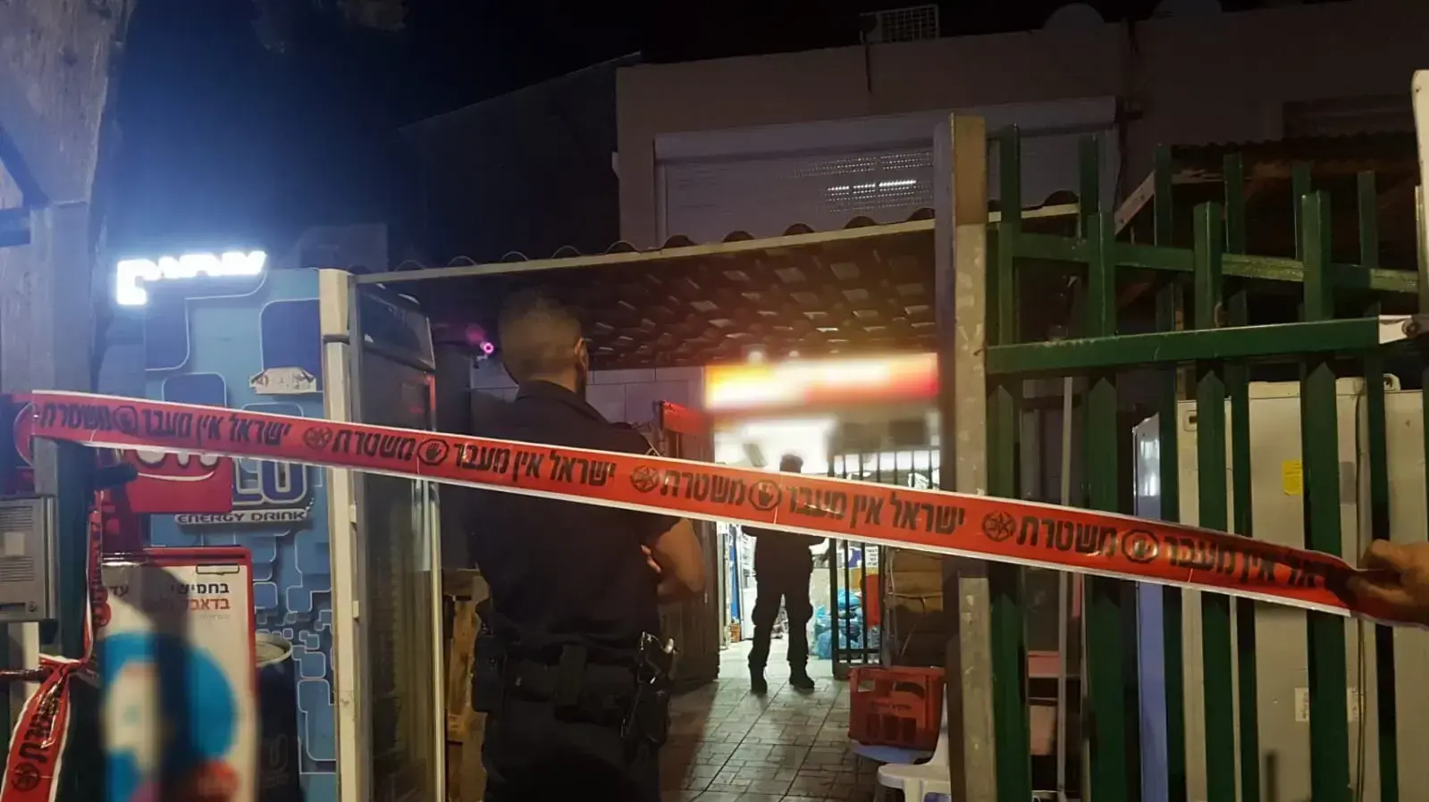 גבר בשנות ה-50 לחייו נורה מירי לעבר בית עסק בשפרעם ב-13 באפריל 2019 גבר בשנות ה-50 לחייו נורה מירי לעבר בית עסק בשפרעם ב-13 באפריל 2019