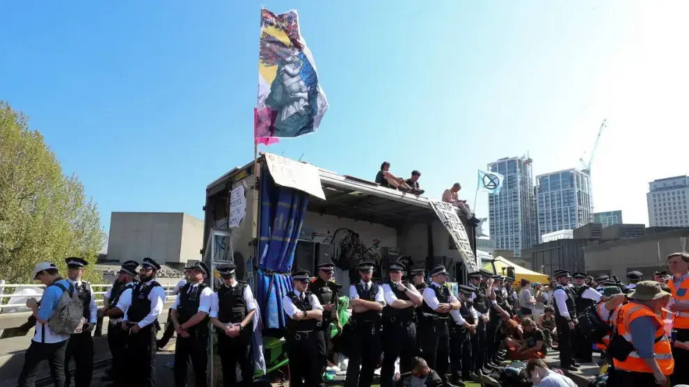 מפגיני סביבה בגשר ווטרלו, 20 באפריל 2019 מפגיני סביבה בגשר ווטרלו, 20 באפריל 2019