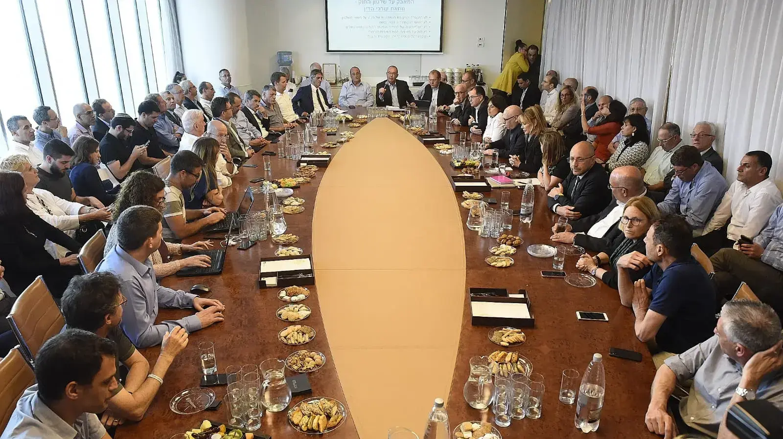 כיננוס של עשרות עורכי דין בנושא המחאה על הגבלת מערכת המשפט, משרד עורכי דין גולדרפב זליגמן בתל אביב 20 במאי 2019 כיננוס של עשרות עורכי דין בנושא המחאה על הגבלת מערכת המשפט, משרד עורכי דין גולדרפב זליגמן בתל אביב 20 במאי 2019