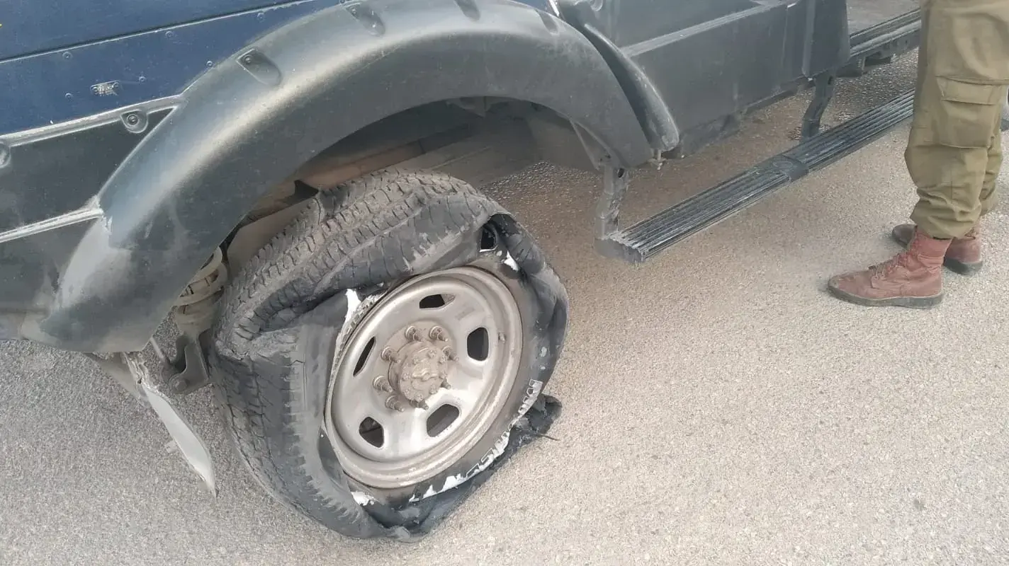 צמידים של משטרה שנוקבו ביצהר 25 במאי 2019 צמידים של משטרה שנוקבו ביצהר 25 במאי 2019