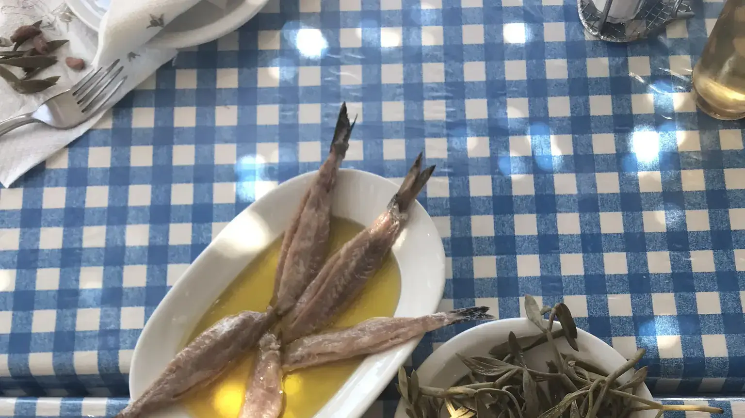 טעים, פשוט ונגיש. סרדינים בארוחה יוונית טעים, פשוט ונגיש. סרדינים בארוחה יוונית
