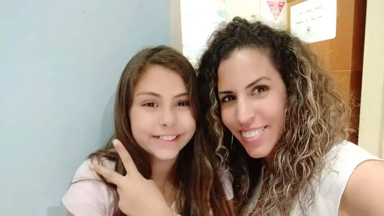 מיכל בת ה-11 שמחכה להשתלת לב, אייטם אור רביד
מיכל ואמה לפני הניתוח מיכל בת ה-11 שמחכה להשתלת לב, אייטם אור רביד
מיכל ואמה לפני הניתוח