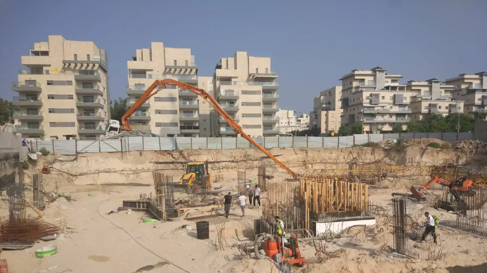 זירת האירוע בקריית מוצקין בו נהרג בן 44 מתאונת עבודה קשה, 16 ביוני 2019