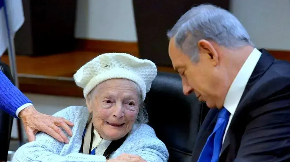 ניצולת השואה שושנה קולמר עם רה"מ, בנימין נתניהו ניצולת השואה שושנה קולמר עם רה"מ, בנימין נתניהו