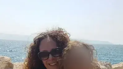 ילדה עם אוטיזם ואמה