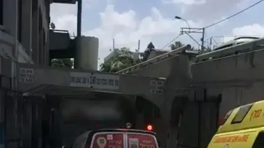 זירת התאונה בין 2 משאיות ברחוב דרך שלמה בתל אביב 18 ביוני 2019 זירת התאונה בין 2 משאיות ברחוב דרך שלמה בתל אביב 18 ביוני 2019