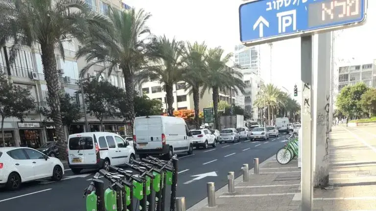 תאי חנייה לקורקינטים חשמליים שיתופיים בתל אביב תאי חנייה לקורקינטים חשמליים שיתופיים בתל אביב