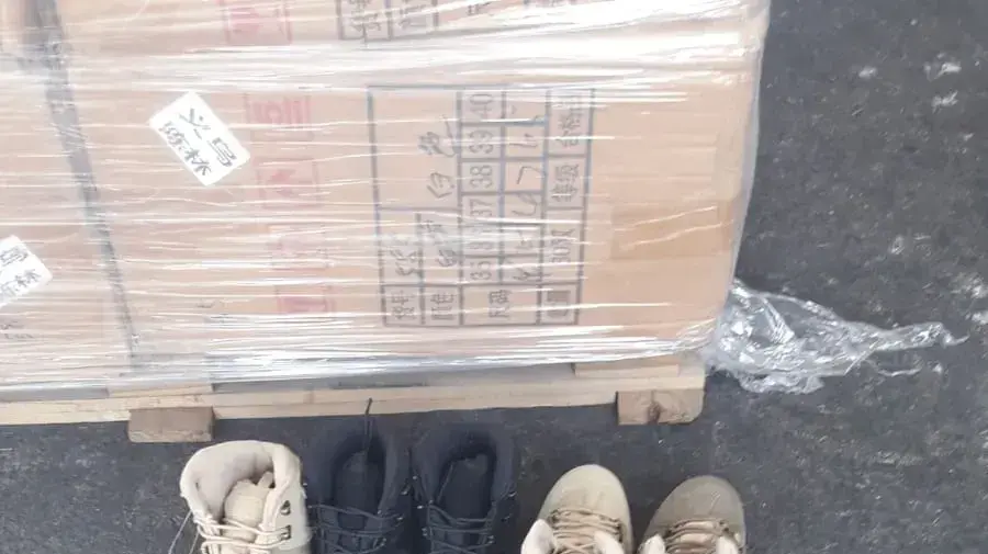 נעליים שהוברחו באופן לא חוקי עבור חמאס נתפסו במעבר כרם שלום נעליים שהוברחו באופן לא חוקי עבור חמאס נתפסו במעבר כרם שלום