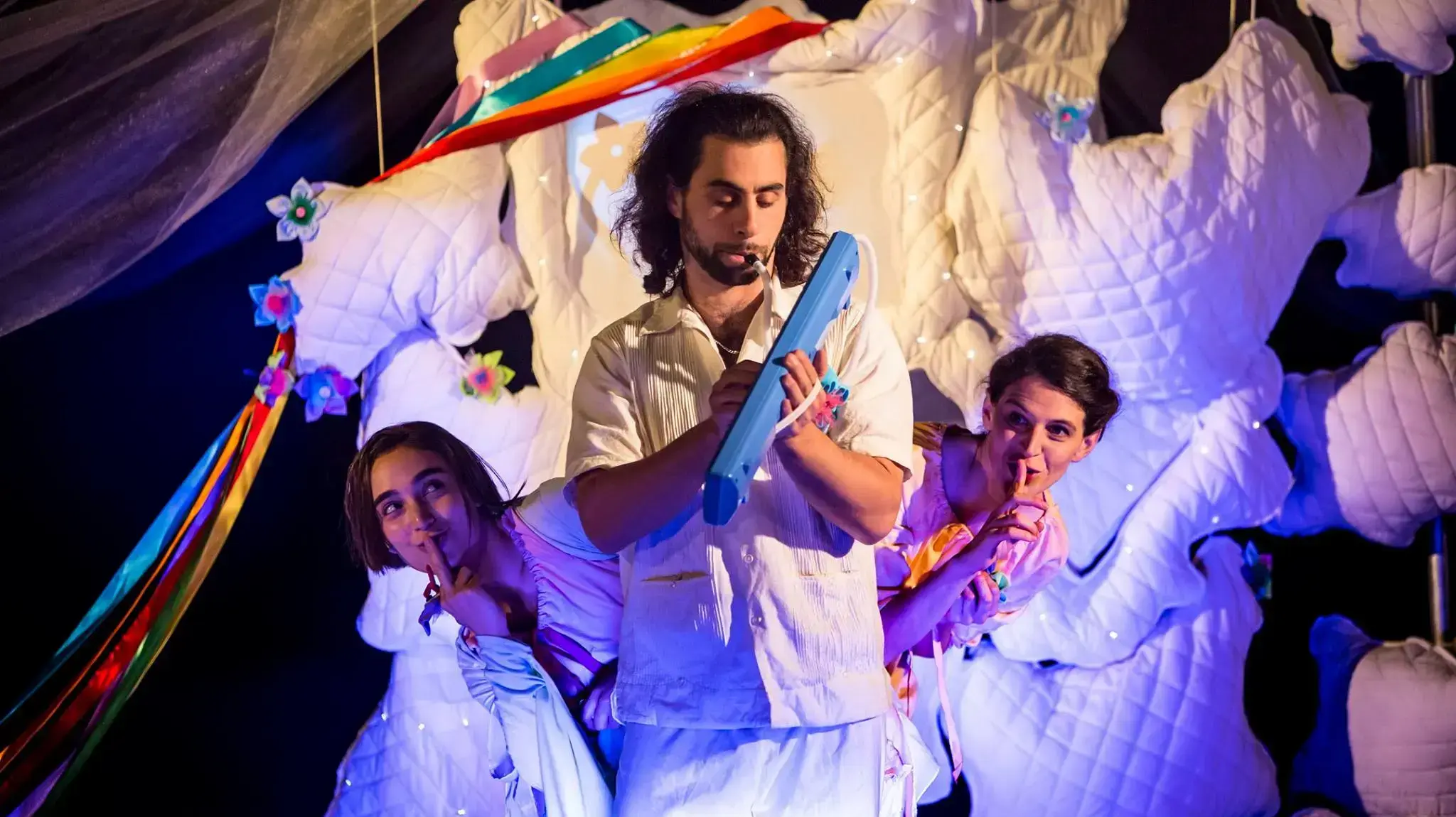 מתוך המופע "אה-או" שיעלה בפסטיבל מתוך המופע "אה-או" שיעלה בפסטיבל