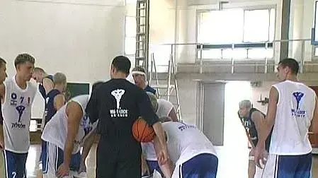 יורם חרוש והנבחרת הצעירה בכדורסל יורם חרוש והנבחרת הצעירה בכדורסל
