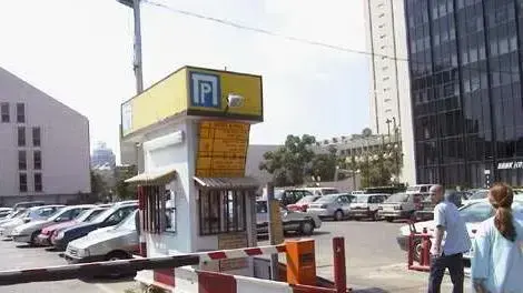 חניון בתל אביב