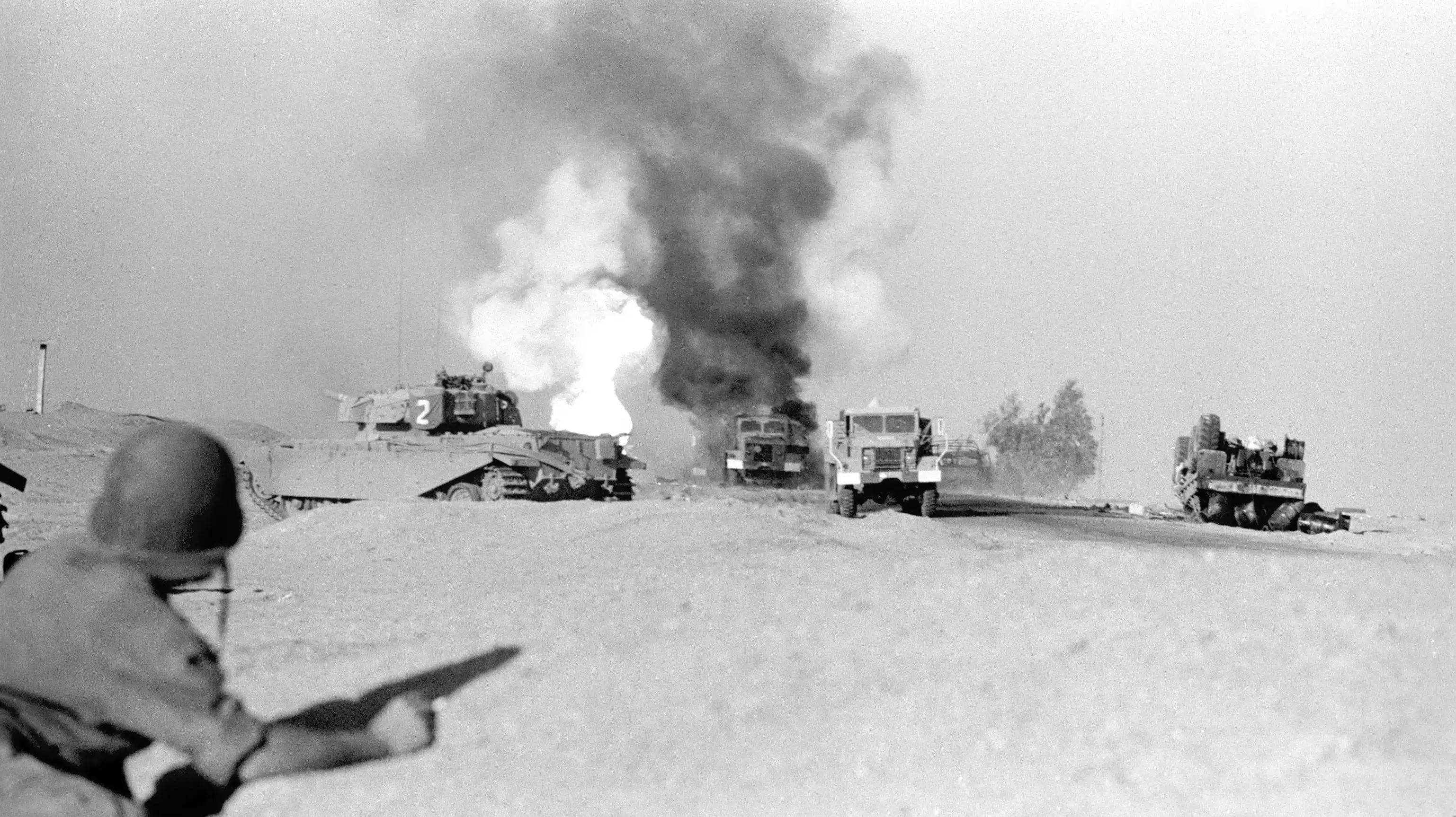 46 שנים למלחמת יום הכיפורים - ארכיון צה"ל במשרד הביטחון חושף חומרים חדשים
מלחמת יום הכיפורים
רכבי מצרי עולה באש ליד תעלת סואץ.
שיירה מנהלתית של צה"ל על ציר כביש, יתכן ממערב לתעלת סואץ, תחת התקפת אויר או ירי ארטילרי.
16/10/1973
46 שנים למלחמת יום הכיפורים - ארכיון צה"ל במשרד הביטחון חושף חומרים חדשים
מלחמת יום הכיפורים
רכבי מצרי עולה באש ליד תעלת סואץ.
שיירה מנהלתית של צה"ל על ציר כביש, יתכן ממערב לתעלת סואץ, תחת התקפת אויר או ירי ארטילרי.
16/10/1973