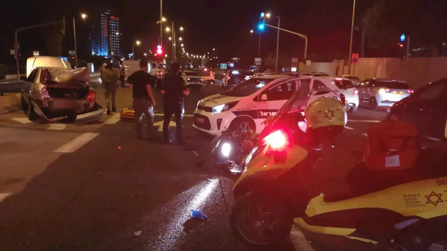 תאונת דרכים בשדרות ההגנה בחיפה, ארבעה פצועים ביניהם אחד קשה. 14 באוקטובר 2019 תאונת דרכים בשדרות ההגנה בחיפה, ארבעה פצועים ביניהם אחד קשה. 14 באוקטובר 2019
