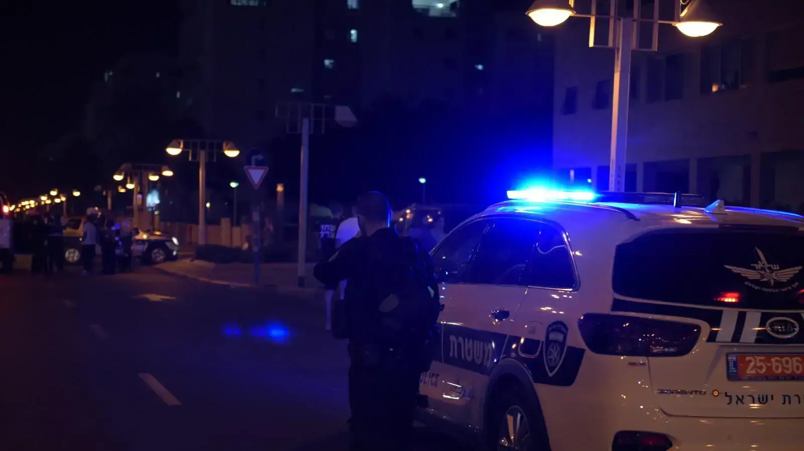 חבלני משטרת ישראל מטפלים בזירת נפילת חלקי רקטה בעיר אשדוד. 13 בנובמבר 2019 חבלני משטרת ישראל מטפלים בזירת נפילת חלקי רקטה בעיר אשדוד. 13 בנובמבר 2019