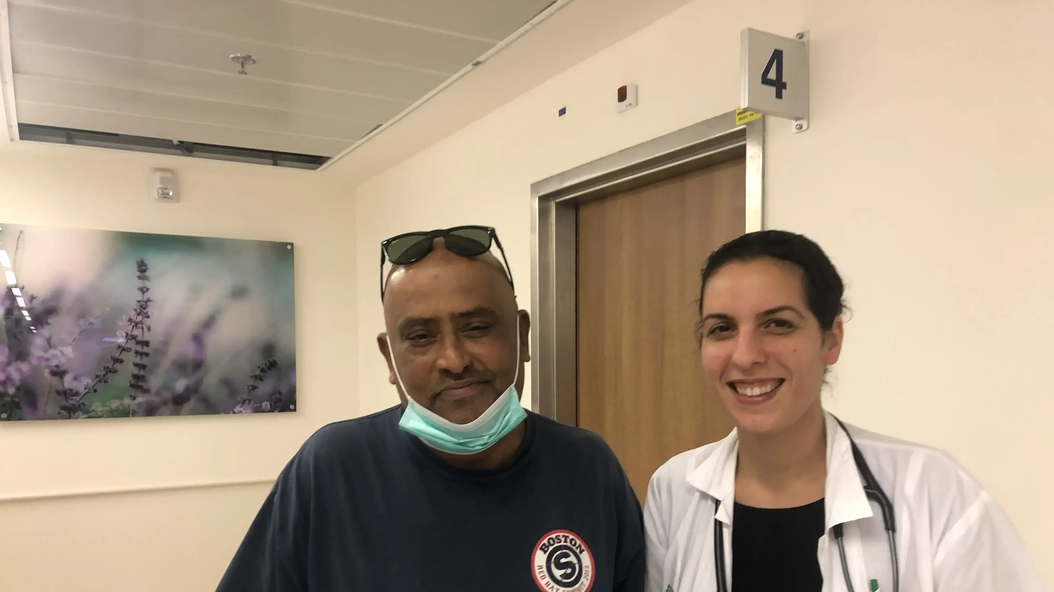 שמעון קוממי וד"ר כהן־חגי, לאחר מציאת התורם לכליה, 14 בנובמבר 2019 שמעון קוממי וד"ר כהן־חגי, לאחר מציאת התורם לכליה, 14 בנובמבר 2019