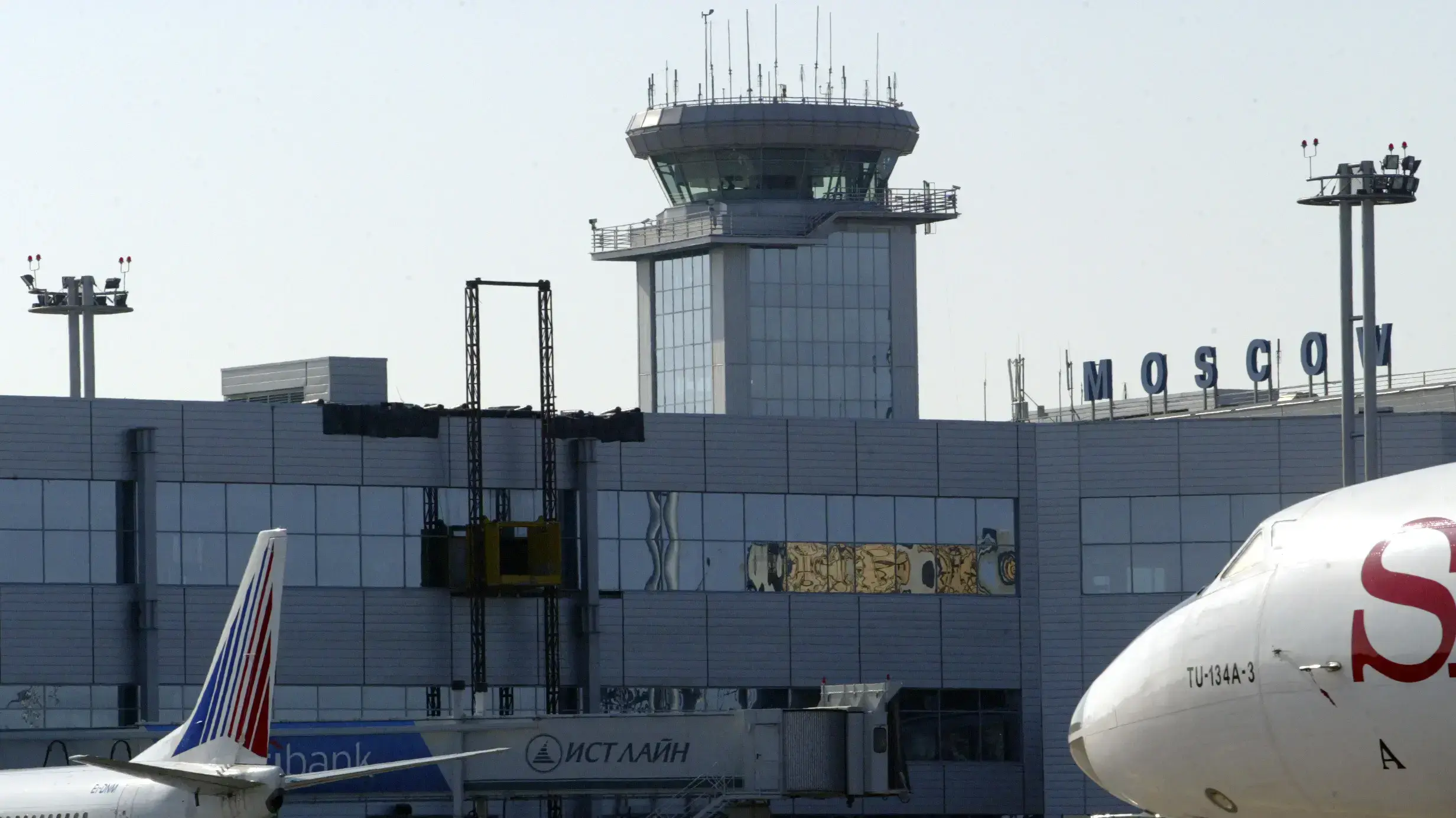 נמל התעופה דומודדובו, רוסיה, 6 באפריל 2006 נמל התעופה דומודדובו, רוסיה, 6 באפריל 2006
