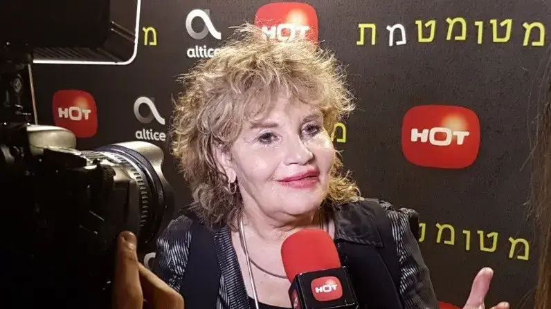 "האור הגדול שבה לעולם לא יכבה". גליה ישי "האור הגדול שבה לעולם לא יכבה". גליה ישי