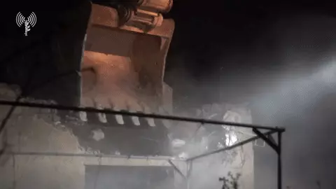 GIF - הריסת בתי המחבלים שרצחו את רנה שנרב ברמאללה 5 במרץ 2020 GIF - הריסת בתי המחבלים שרצחו את רנה שנרב ברמאללה 5 במרץ 2020