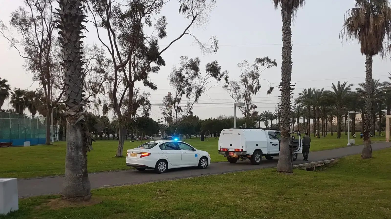 המשטרה אוכפת את הנחיות משרד הבריאות שאוסרות על התקהלויות, פארק הירקון בתל אביב. 23 במרץ 2020 המשטרה אוכפת את הנחיות משרד הבריאות שאוסרות על התקהלויות, פארק הירקון בתל אביב. 23 במרץ 2020