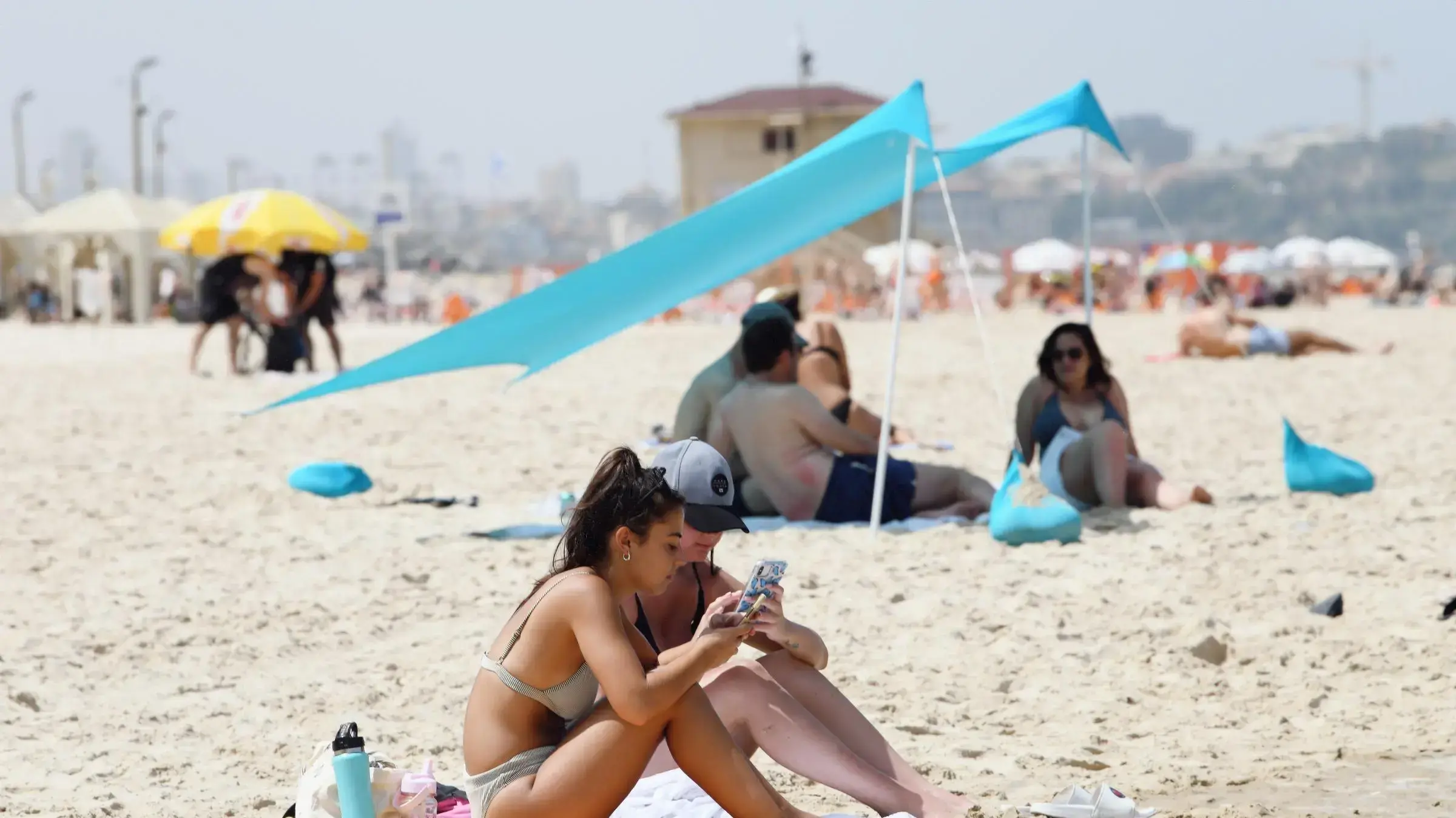 פתיחת חופי הרחצה אחרי עוצר הקורונה, תל אביב, 20 במאי 2020 פתיחת חופי הרחצה אחרי עוצר הקורונה, תל אביב, 20 במאי 2020