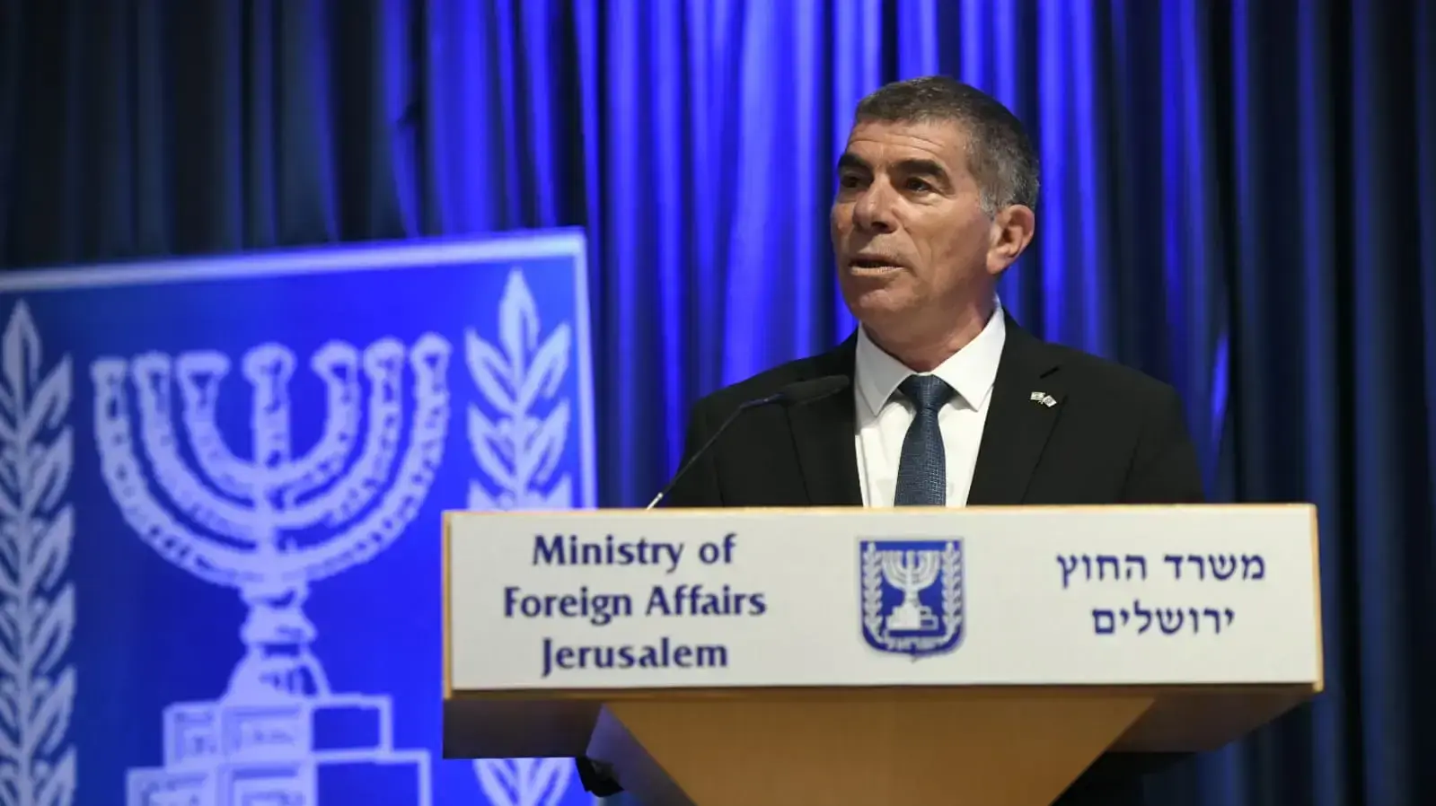 שר החוץ, גבי אשכנזי במהלך הצהרה לתקשורת לצד מקיבלו הגרמני הייקו מאס במשרד החוץ בירושלים 10 ביוני 2020 שר החוץ, גבי אשכנזי במהלך הצהרה לתקשורת לצד מקיבלו הגרמני הייקו מאס במשרד החוץ בירושלים 10 ביוני 2020