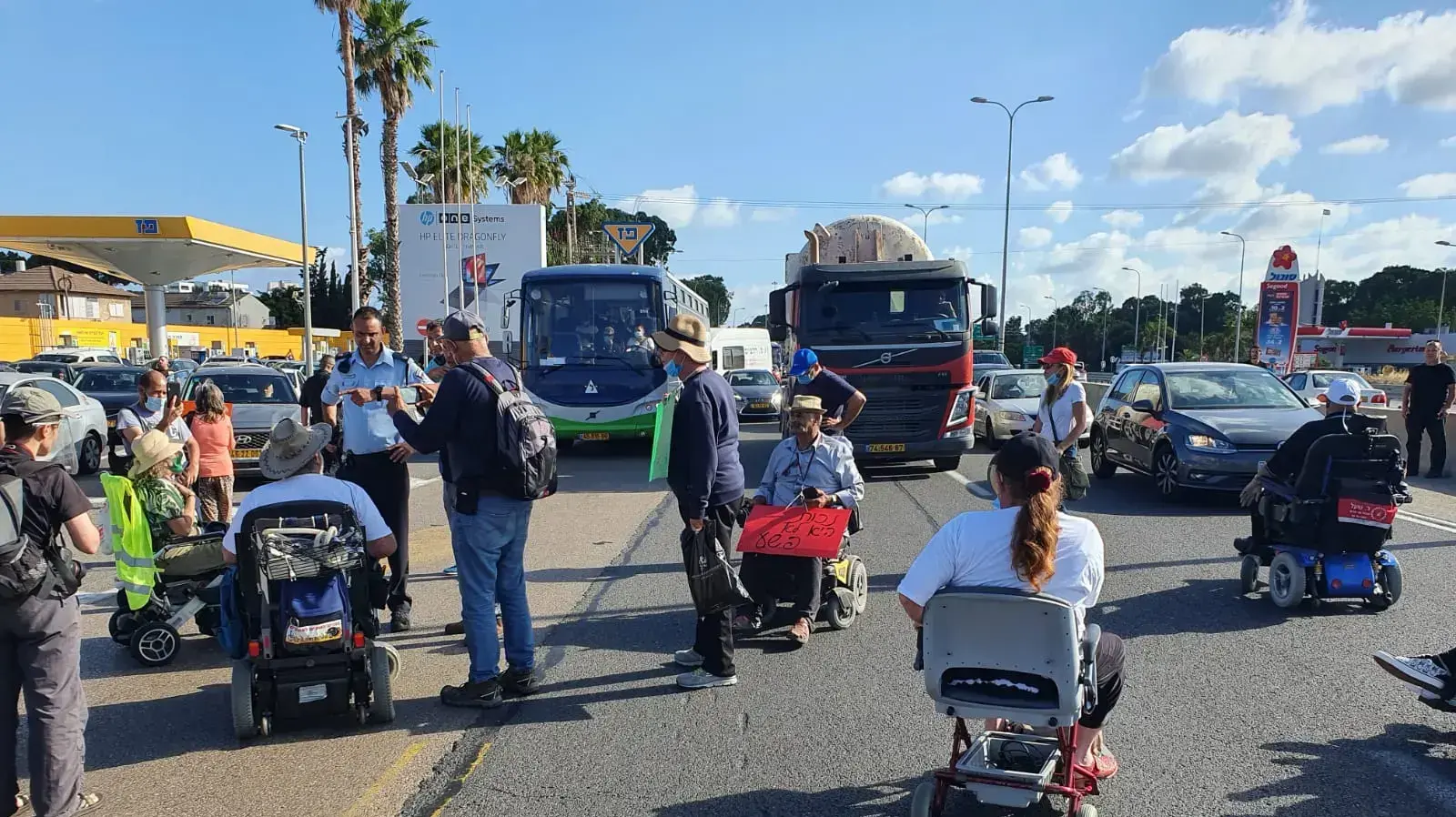 הפגנת נכים, נתניה 15 ביוני 2020 הפגנת נכים, נתניה 15 ביוני 2020