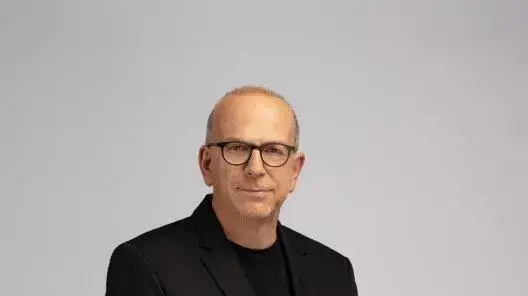 עובר ליום חמישי. ירון דקל עובר ליום חמישי. ירון דקל
