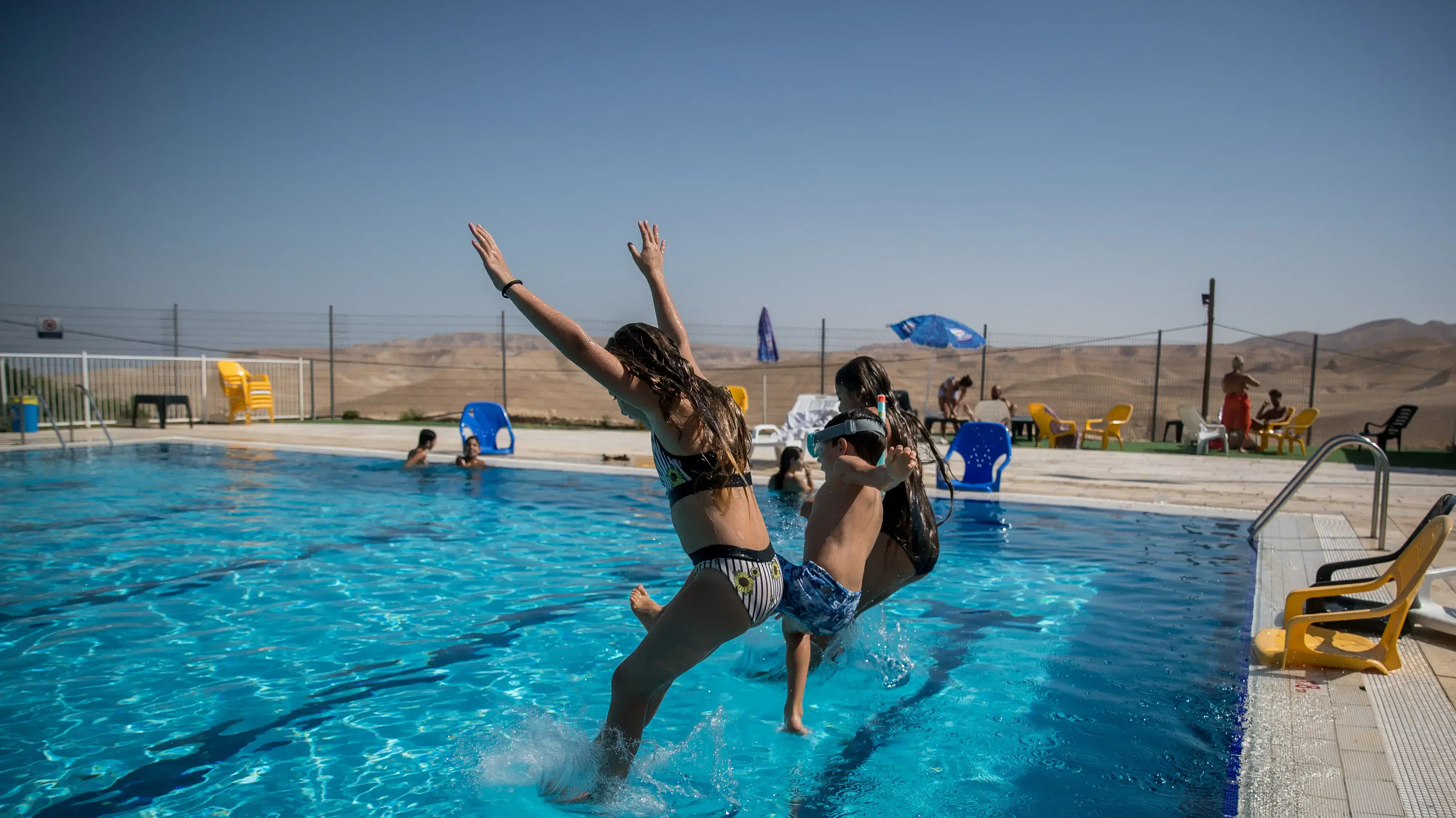 פיפי בבריכה. עד כמה זה באמת מזיק? פיפי בבריכה. עד כמה זה באמת מזיק?