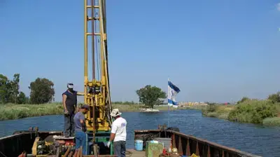 קידוח בקרקעית הקישון (רשות נחל הקישון) קידוח בקרקעית הקישון (רשות נחל הקישון)