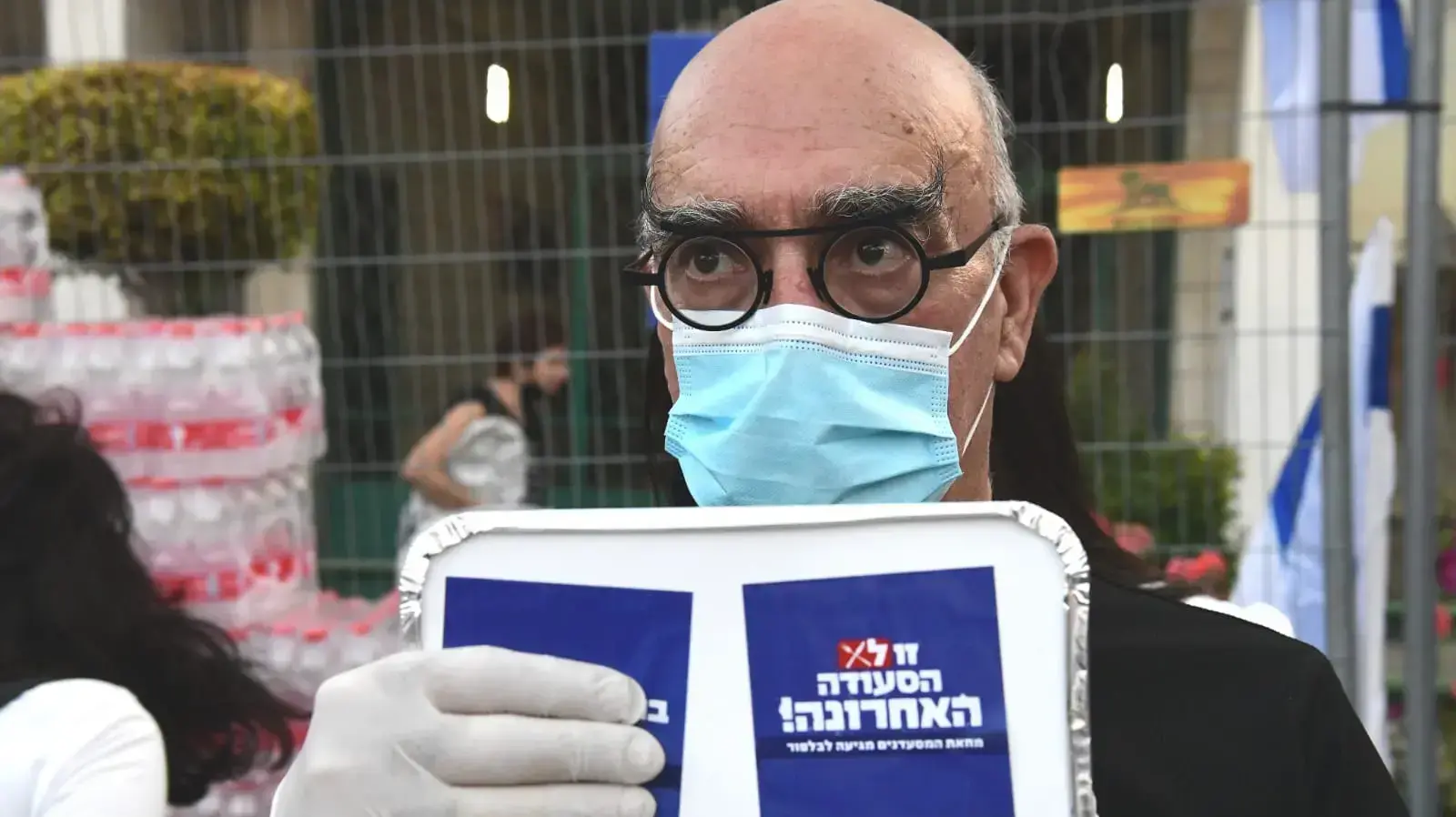 השף ישראל אהרוני במהלך מחאת המסעדנים בקריאה לסרב להנחיות הממשלה מול מעון רה"מ בירושלים 21 ביולי 2020