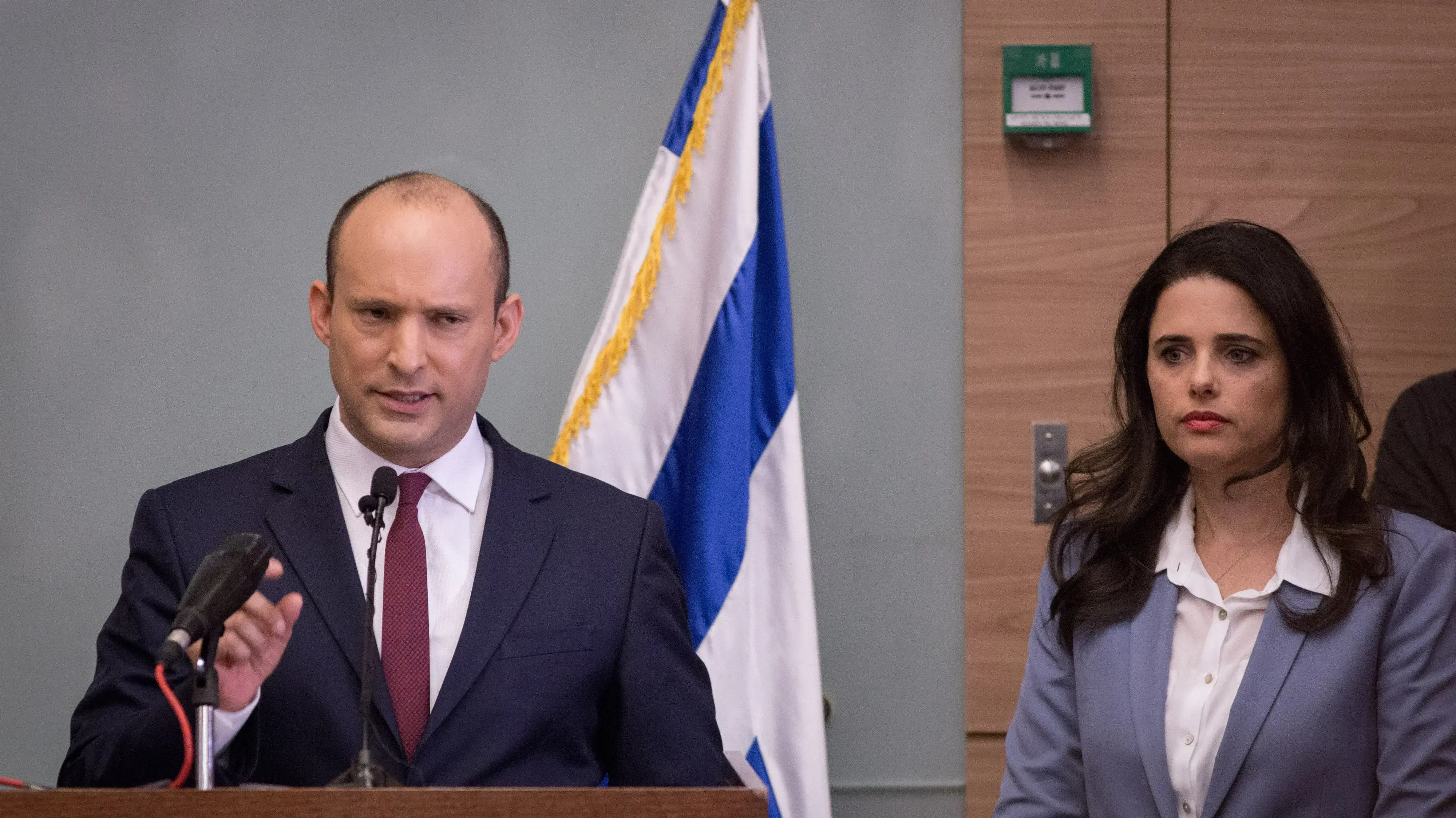 נפתלי בנט יחד עם איילת שקד במהלך מסיבת עיתונאים בכנסת. 19 בנובמבר 2018
נפתלי בנט יחד עם איילת שקד במהלך מסיבת עיתונאים בכנסת. 19 בנובמבר 2018